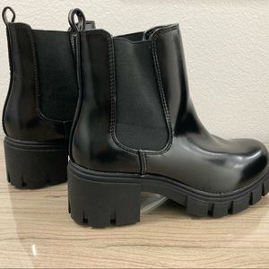 Madden girl ankle boots, paten leather,new